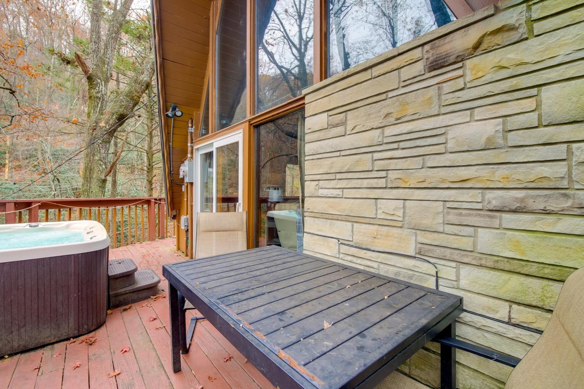 Gatlinburg A-Frame Home With Hot Tub Near Parkway エクステリア 写真