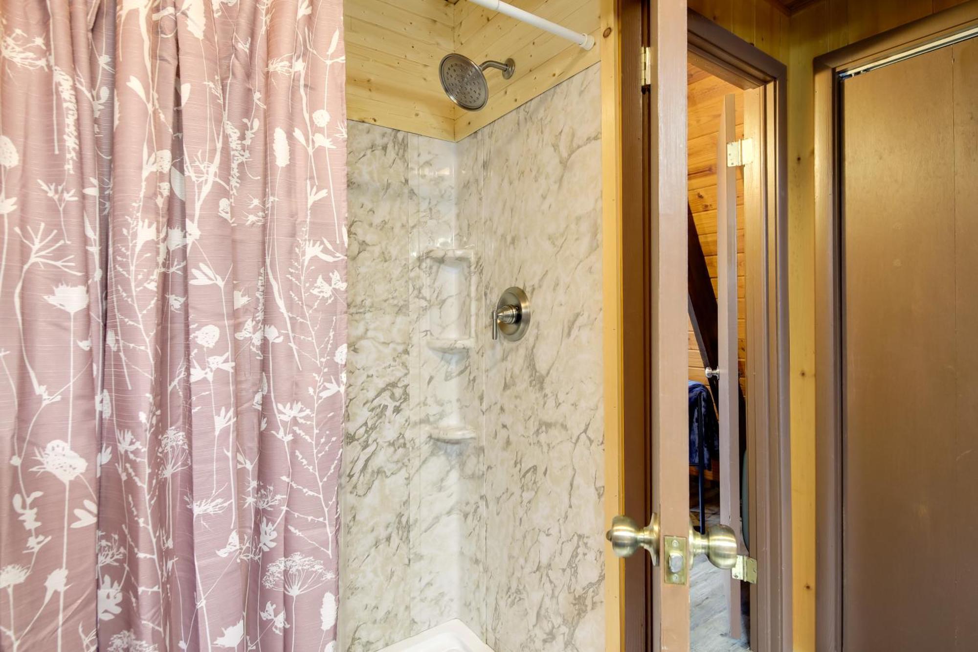 Gatlinburg A-Frame Home With Hot Tub Near Parkway エクステリア 写真