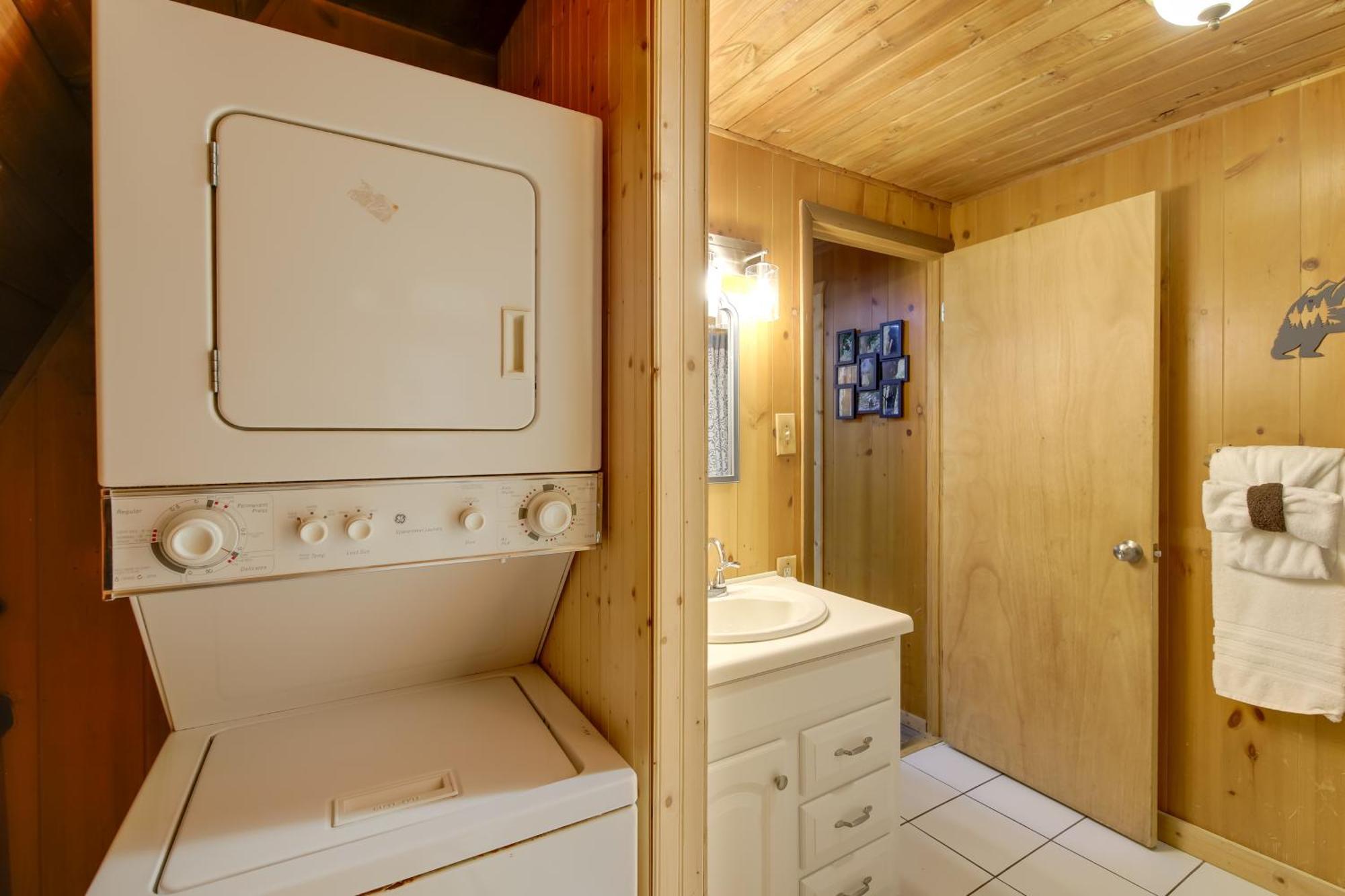 Gatlinburg A-Frame Home With Hot Tub Near Parkway エクステリア 写真