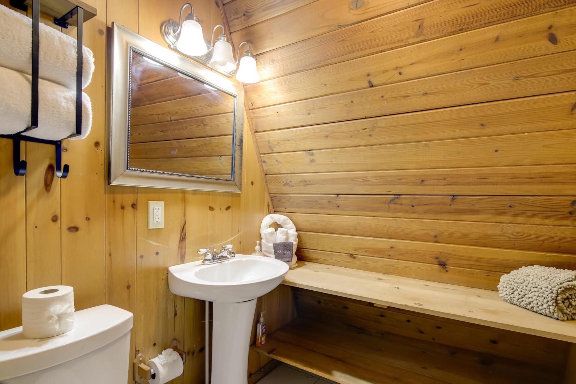 Gatlinburg A-Frame Home With Hot Tub Near Parkway エクステリア 写真
