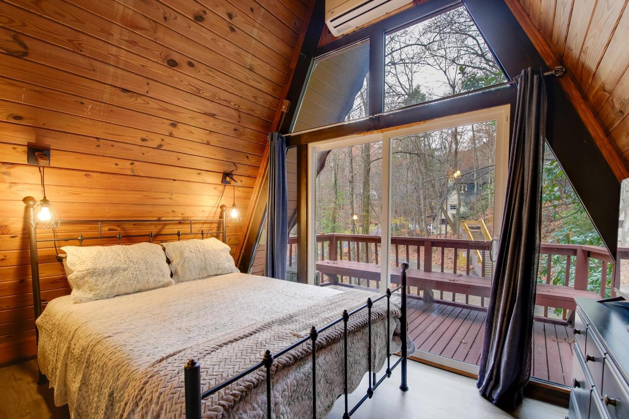 Gatlinburg A-Frame Home With Hot Tub Near Parkway エクステリア 写真