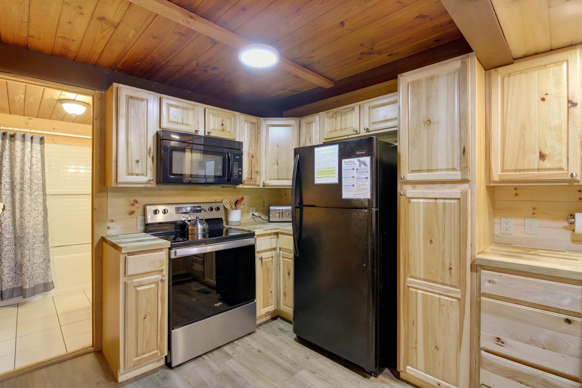 Gatlinburg A-Frame Home With Hot Tub Near Parkway エクステリア 写真