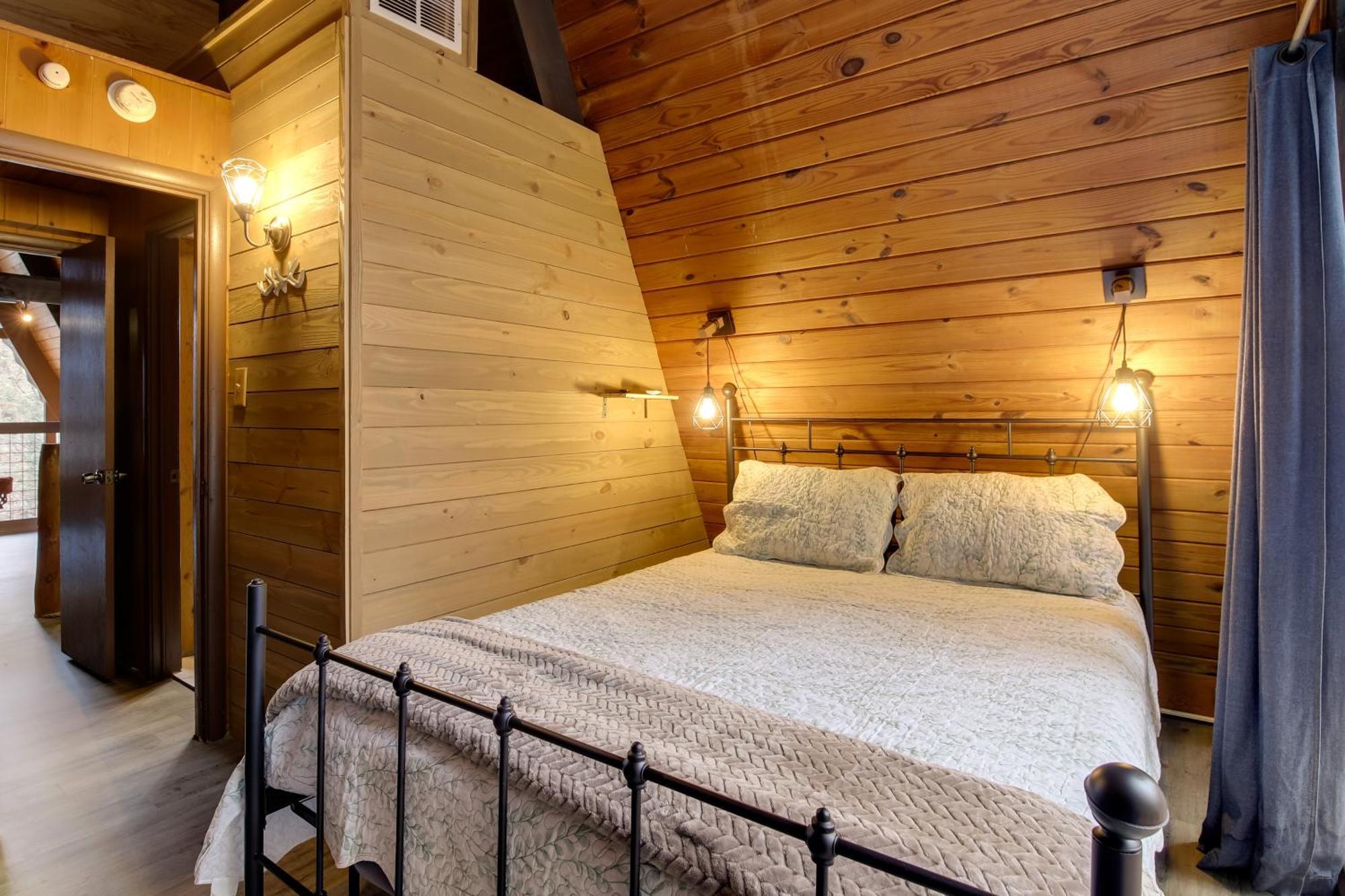 Gatlinburg A-Frame Home With Hot Tub Near Parkway エクステリア 写真